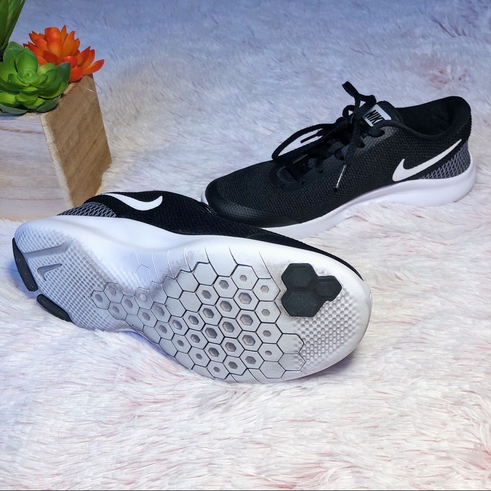 Nike Flex Experience RN Black & White Shoes - Picture 9 of 11